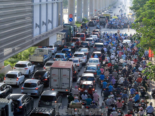 Các chốt vào 'vùng đỏ' kiểm soát chặt, phương tiện ùn dài
