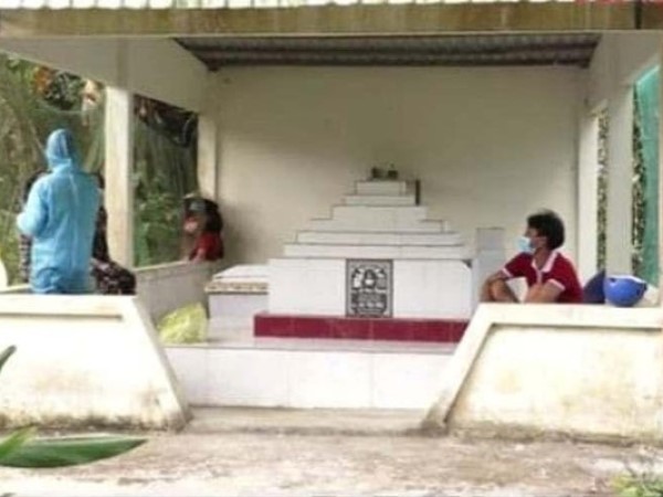 Đột kích sới bạc trong rừng, bắt quả tang nhóm đối tượng sát phạt tại nhà mồ