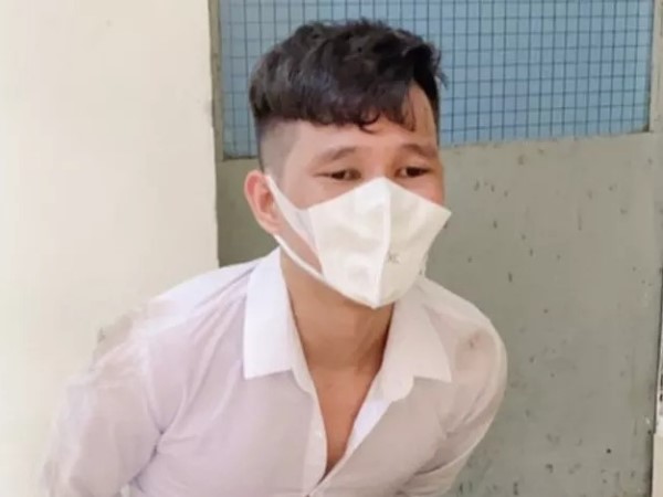 Kiểm soát phòng, chống Covid-19, phát hiện tài xế taxi mang súng đi giao ma túy