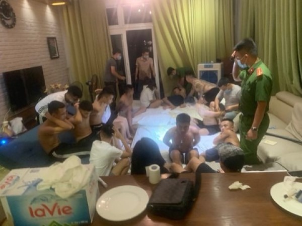 Bắt quả tang gần 20 đối tượng sử dụng ma túy trong biệt thự