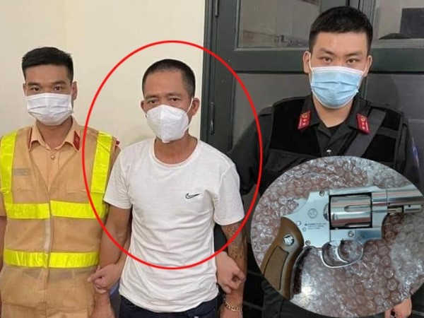 Người đàn ông lộ khẩu súng ngắn trong cốp khi gặp chốt kiểm soát dịch