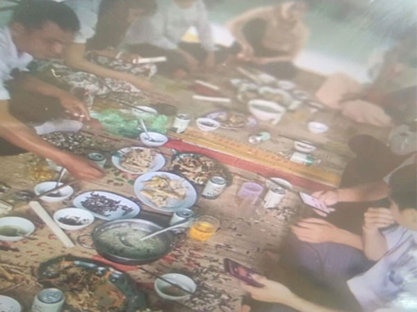 Xác minh vụ nhiều giáo viên, cán bộ tụ tập ăn nhậu sau lễ khai giảng trực tuyến dù giãn cách xã hội