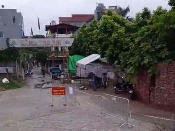 Hà Nội: Huyện Thanh Trì thông tin vụ 'người đàn ông tử vong trong vùng phong tỏa, gia đình nói xin đưa đi viện nhưng bác sĩ không cho'