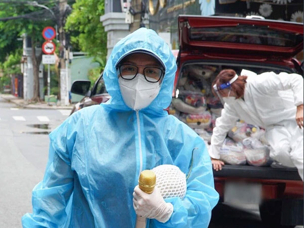 Giữa loạt ồn ào sao kê của showbiz, NS Việt Hương dù không kêu gọi từ thiện vẫn khiến dân tình nể phục vì hành động này