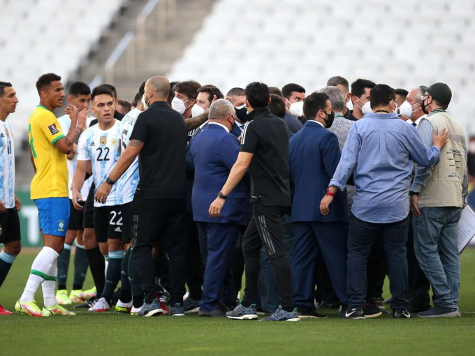 Cảnh sát điều tra 4 đồng đội của Messi tại ĐT Argentina