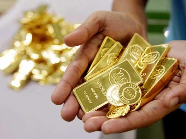 Giá vàng tiếp tục tăng, USD suy yếu