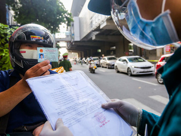 Di chuyển trong vùng đỏ, trường hợp nào phải xin giấy đi đường của Sở Giao thông Hà Nội?