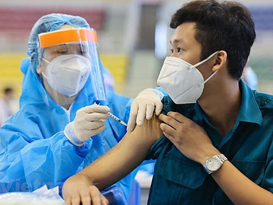 Vì sao TP. Hồ Chí Minh tiêm trộn mũi 2 Pfizer cho người đã tiêm Moderna trước đó?