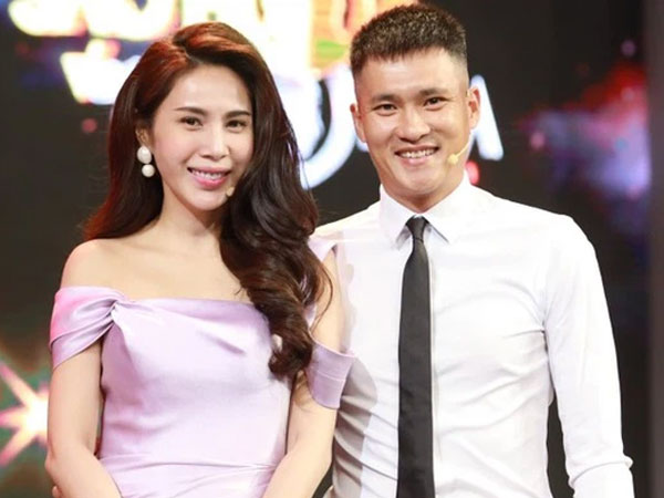 Thuỷ Tiên khoe Công Vinh đầu tư BĐS lãi 5-6 lần khiến dân trong nghề phát choáng, từng đưa vợ hơn 40 tỷ để tiêu vặt