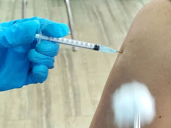 TP.HCM tiêm vắc xin mũi 2 Pfizer cho người tiêm mũi 1 Moderna: Dân hỏi văn bản chỉ đạo, bác sĩ 'cứng họng'