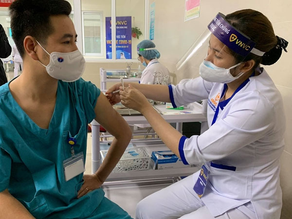 Hà Nội lập kỷ lục số người tiêm vaccine phòng COVID-19 trong một ngày