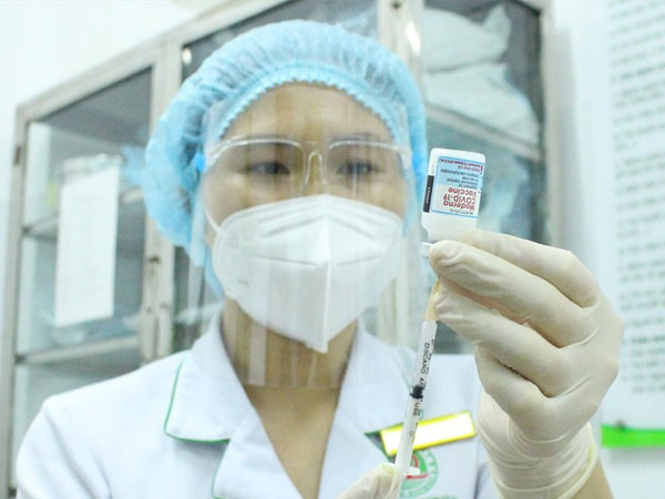 Dùng vắc-xin Pfizer chích ngay cho người đã tiêm Moderna