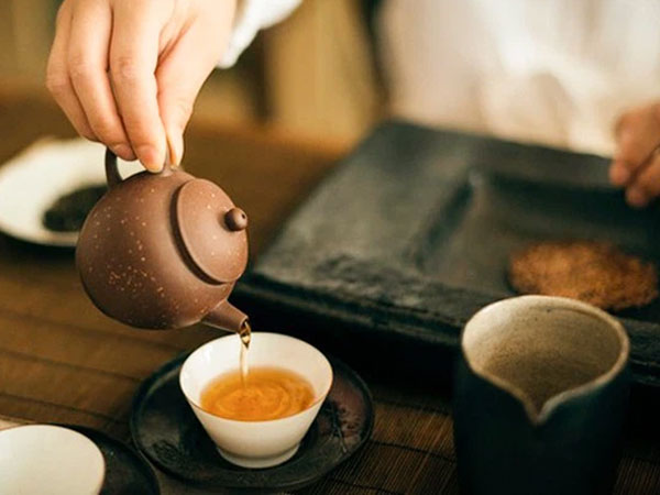 Nước trà tốt nhưng đừng uống một cách 'mù quáng': Bác sĩ khuyên uống 2 loại trà này càng ít càng tốt, vừa hại thận lại dễ mắc bệnh ung thư!