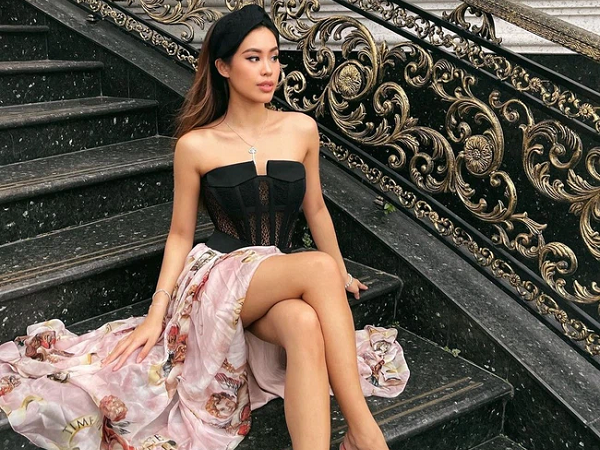 Dáng không hề thấp nhưng Tiên Nguyễn vẫn mê mẫu giày 'đi như không đi', kéo chân dài tít tắp này