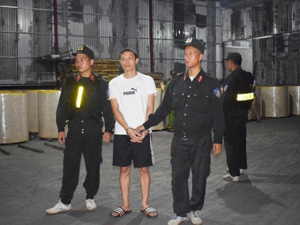 Đường dây xuất lậu hàng nghìn tấn quặng