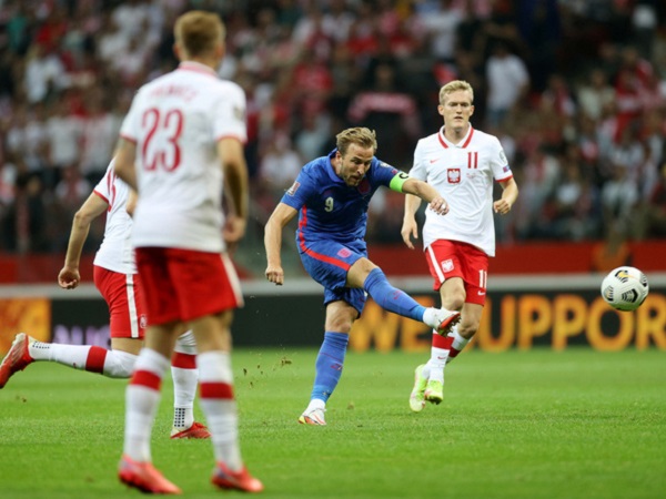 Harry Kane lập siêu phẩm, Anh đánh rơi chiến thắng phút bù giờ