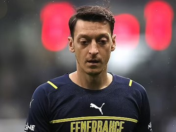 Oezil muốn rời Fenerbahce chỉ sau 8 tháng gắn bó