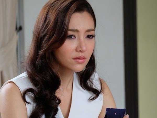 Ngày giỗ chồng, tôi gói ghém kỷ vật của anh mà đờ đẫn phát hiện bí mật kinh khủng