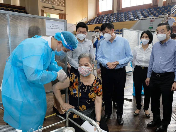 Hà Nội đạt công suất 300.000 mũi tiêm/ngày - cao nhất từ trước đến nay