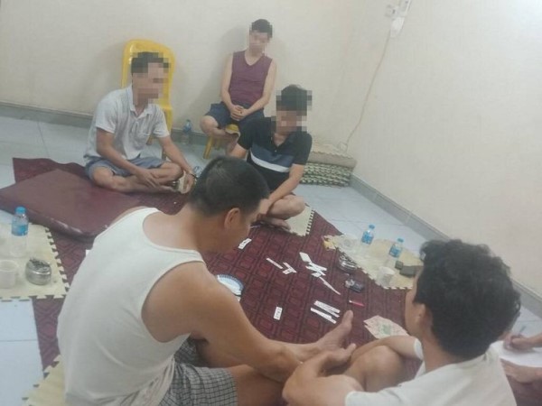 Đánh bạc giữa mùa dịch, 7 người bị khởi tố còn chịu phạt 105 triệu đồng
