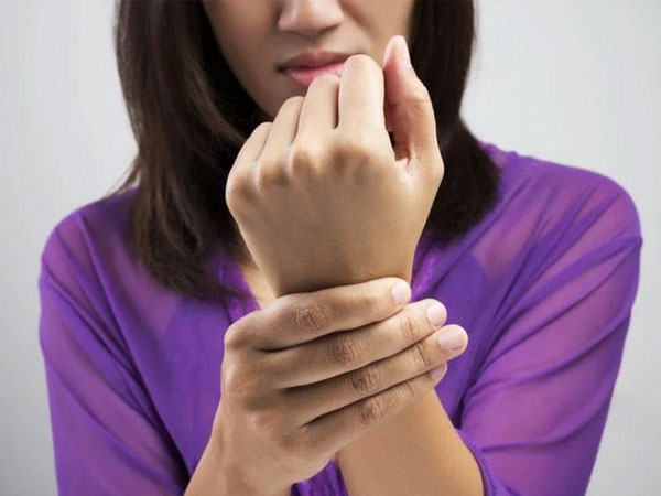 3 dấu hiệu trên bàn tay cho thấy lượng đường trong máu đã cao vượt mức, khuyến cáo ăn 4 loại trái cây để hạ đường huyết nhanh