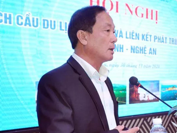 Giám đốc Sở Du lịch Bình Định chơi golf giữa lệnh cấm xuống làm chuyên viên