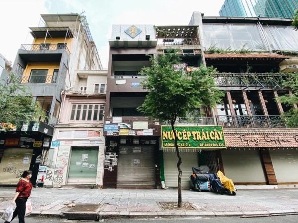 Ảnh: Nhiều quán cafe nổi tiếng, cơm tấm Sài Gòn vẫn trong tình trạng 'ngủ đông' dù được bán mang về