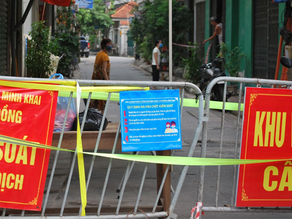 Hà Nội: Phong tỏa tạm thời ngõ nơi ở của 6 ca dương tính SARS-CoV-2 cùng gia đình