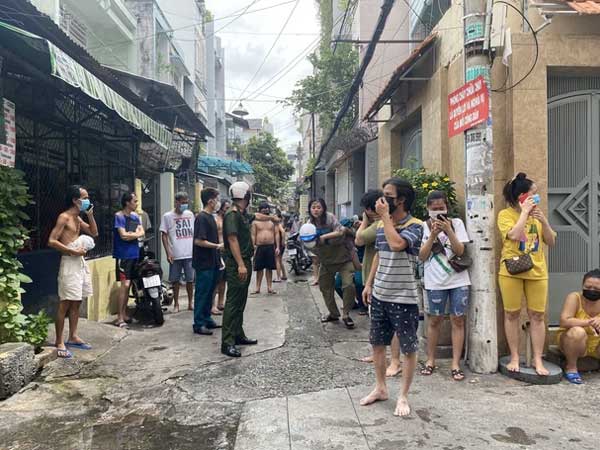 TP.HCM: Nhà 3 tầng cháy dữ dội, 40 người được giải cứu an toàn