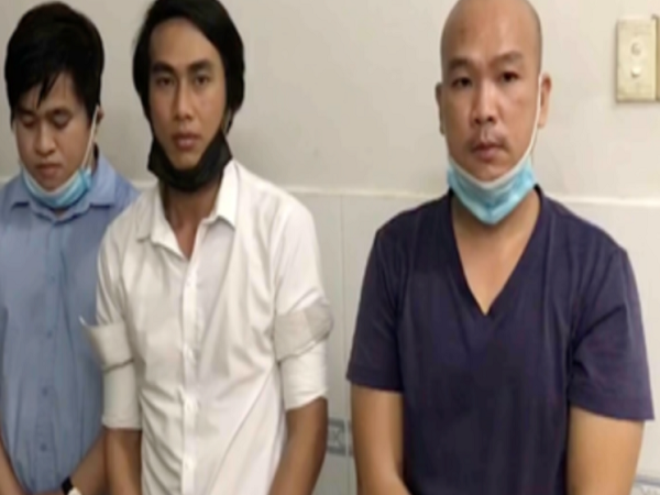 Bắt nhóm đối tượng làm giả giấy đi đường, chứng nhận tiêm vắc-xin