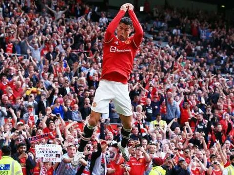 Phủ vầng hào quang lên Old Trafford, Ronaldo biến 'ngày trở về' thành đại tiệc của Man United