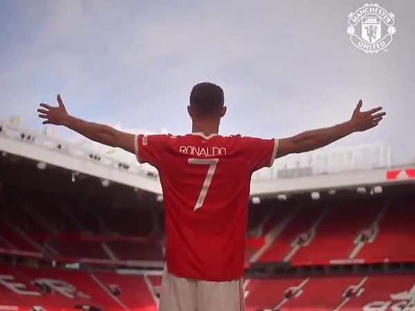 Áo số 7 đạt doanh số cực 'khủng', Ronaldo gây sốt Giải Ngoại hạng Anh