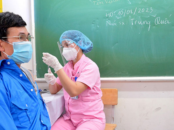 Người dân Thủ đô nói gì khi được tiêm vắc xin Vero Cell của Sinopharm