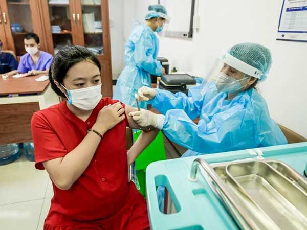 Hà Nội lập kỷ lục mới với hơn 360.000 mũi tiêm vaccine Covid-19 trong một ngày
