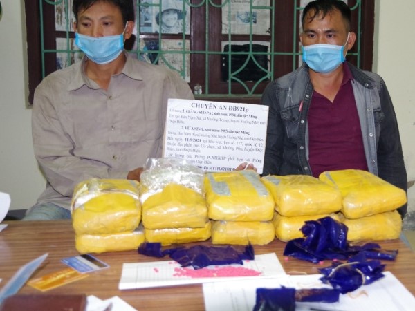 Bắt giữ 2 đối tượng mang bao tải chứa 60.000 viên ma tuý tổng hợp