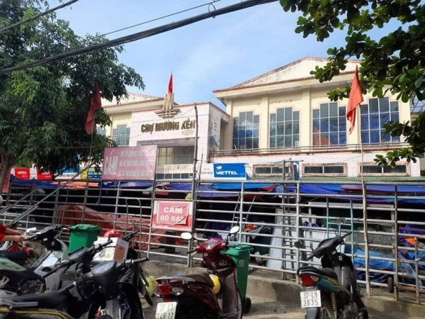 Nghệ An: Khởi tố cán bộ thu phí chợ không đưa vào sổ sách