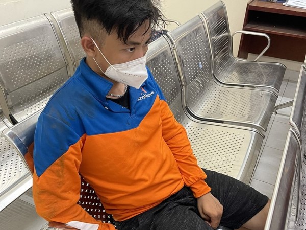 Thanh niên dương tính ma tuý lao xe vào cán bộ trực chốt kiểm soát ở Bình Thạnh