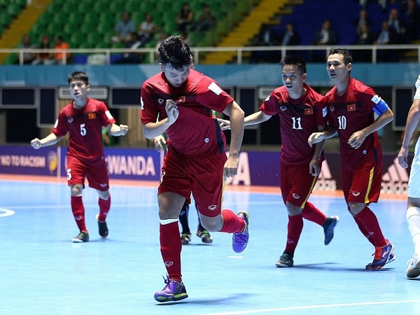 World Cup khởi tranh, FIFA ca ngợi chiến tích lịch sử của Việt Nam