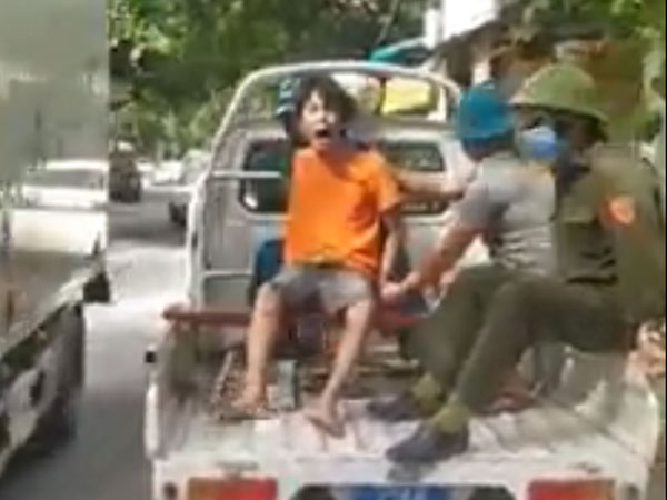 Gã đàn ông 'thông chốt' kiểm dịch còn ngang ngược cãi cùn suốt 9 phút