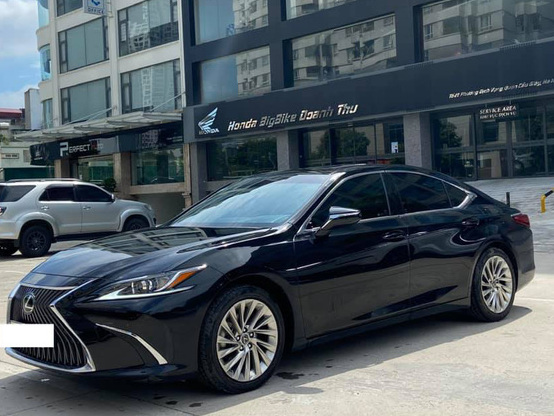 Sau 3 năm, Lexus ES 250 bán lại chỉ chênh 141 triệu đồng so với giá niêm yết chính hãng