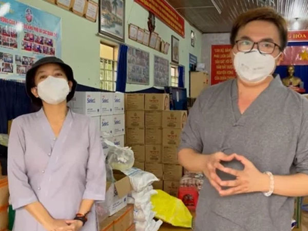 Sau Trang Khàn, MC Đại Nghĩa thông báo tạm ngưng tiếp tế lương thực cho bà con TP.HCM