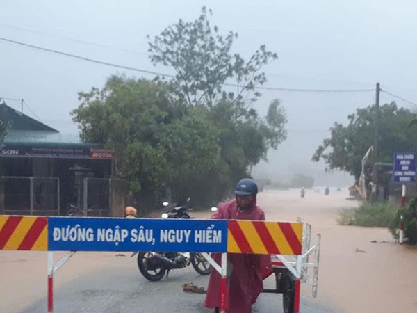 37 người ở Thừa Thiên - Huế đi rừng mất liên lạc, mưa lớn vẫn tiếp diễn