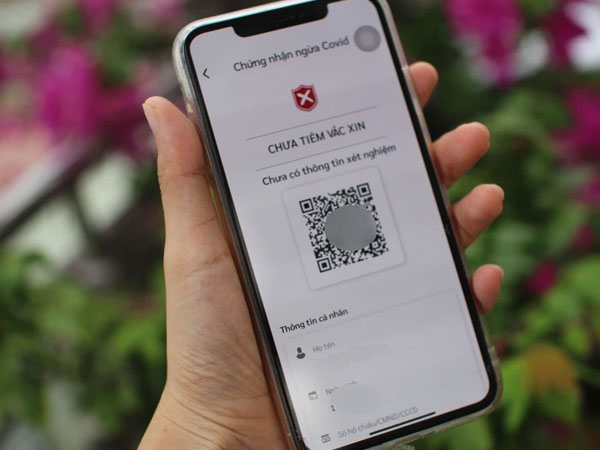 Người dân TP.HCM lo lắng không có 'thẻ xanh' vì ứng dụng vẫn chưa cập nhật thông tin tiêm vắc xin