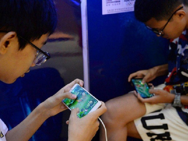 Bị giới hạn giờ chơi game, trẻ em Trung Quốc lên mạng thuê tài khoản người lớn để đối phó