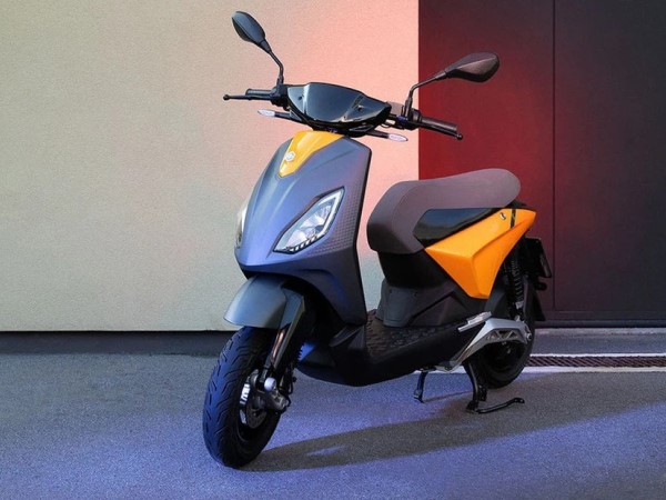 Xe máy điện mới đấu Vinfast Klara đẹp long lanh, cả 'lố' công nghệ, đi 100km khi sạc đầy
