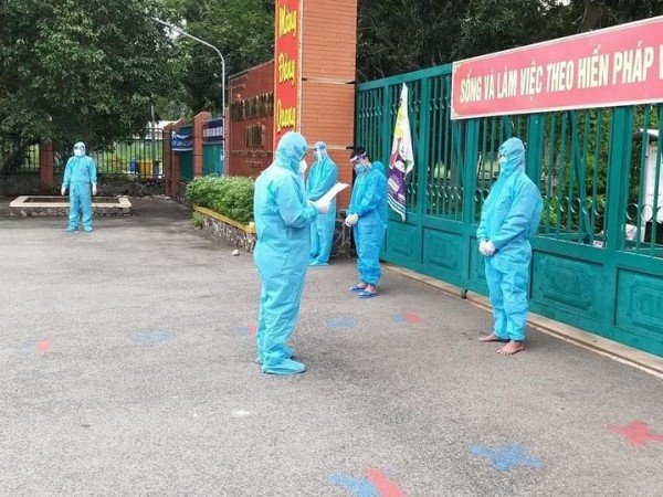 Khởi tố 3 F0 ăn nhậu, đánh cán bộ trong khu cách ly