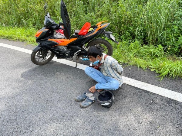 Người đàn ông chạy xe máy vào cao tốc Dầu Giây để sử dụng ma tuý
