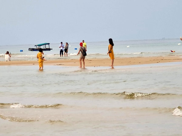 Tìm thấy thi thể cô gái 21 tuổi mất tích khi tắm biển