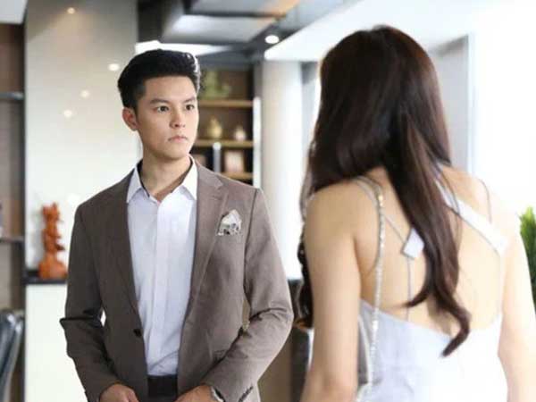 Mua đôi giày 1 triệu bị chồng gọi cho mẹ vợ mách 'phá của', ai ngờ câu trả lời của bà khiến anh ta phải 'tê tái'