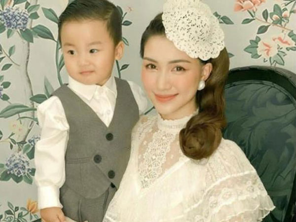 Con trai Hoà Minzy nhận được món quà sinh nhật sớm siêu ý nghĩa mà có tiền cũng khó mua được